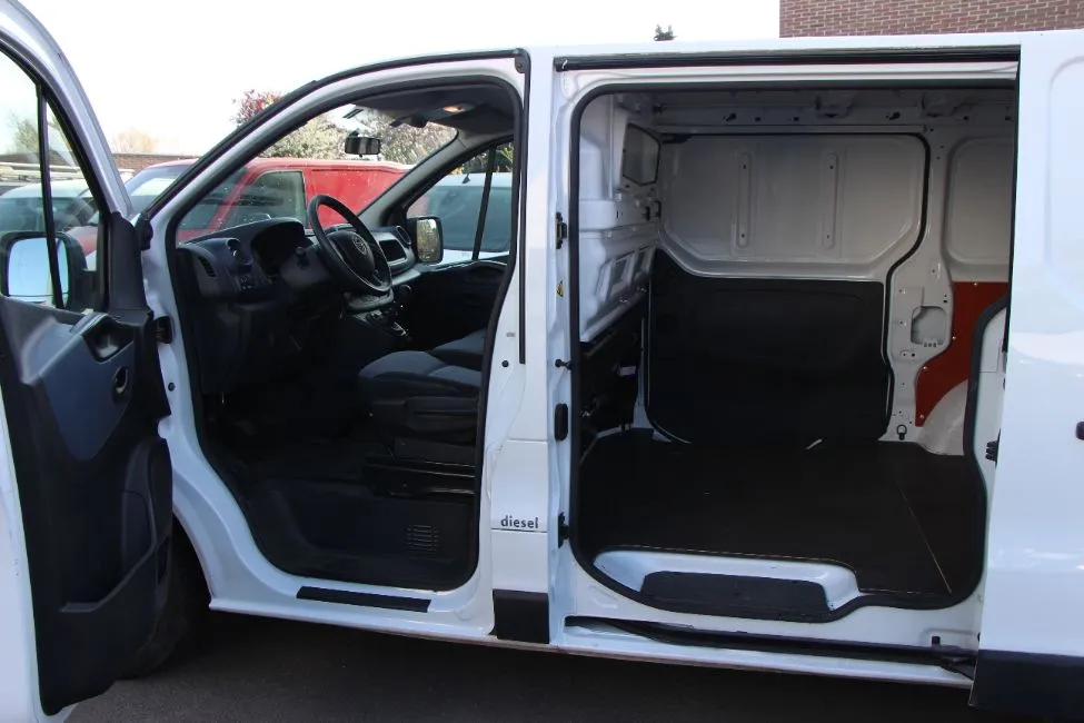 Opel Vivaro 1.6 Cdti Airco 43000km EU6 Warranty Image 6